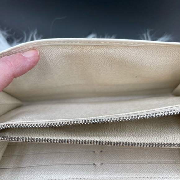 LV Epic Sarah Wallet. Rare White - Picture 3 of 6